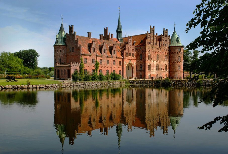 Egeskov Castle, Near Kværndrup, Funen, Denmark